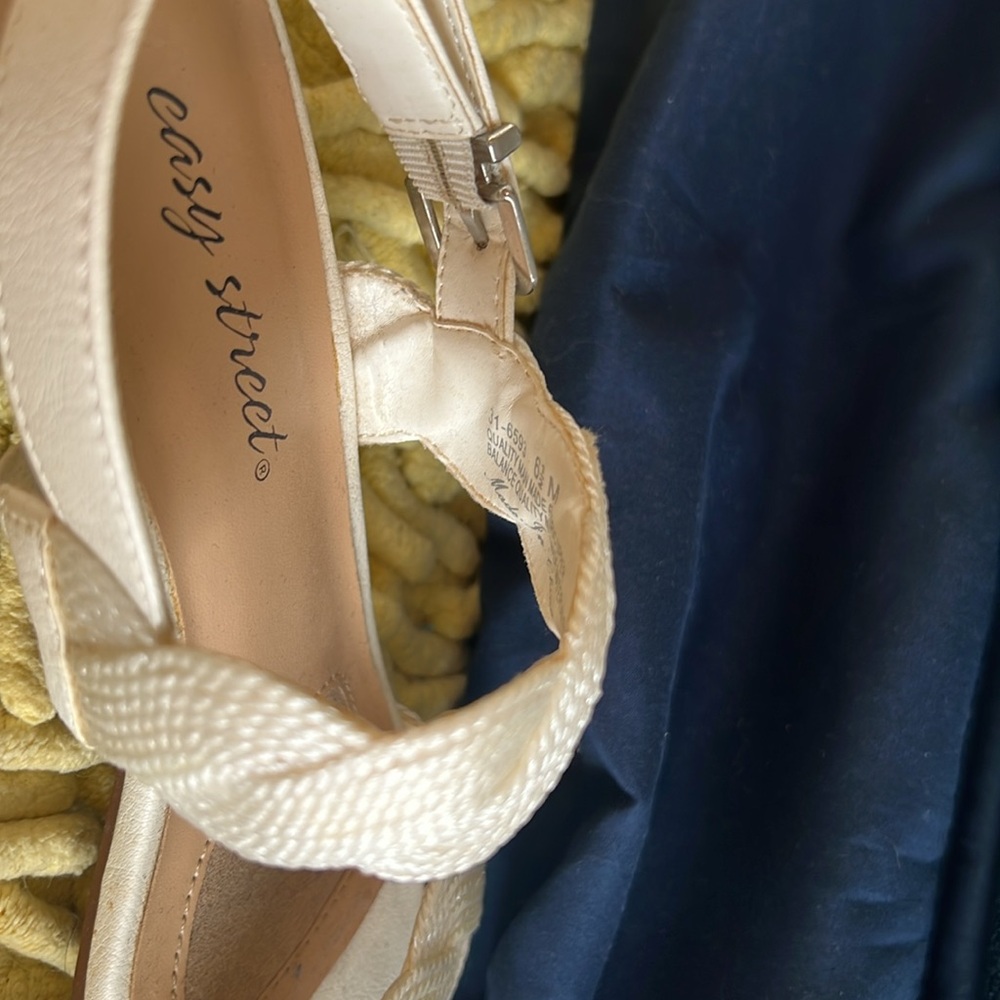 Cute white dress sandals - Picture 4 of 11